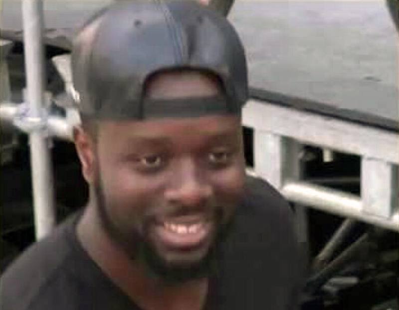 Maître Gims sans ces lunettes de soleil